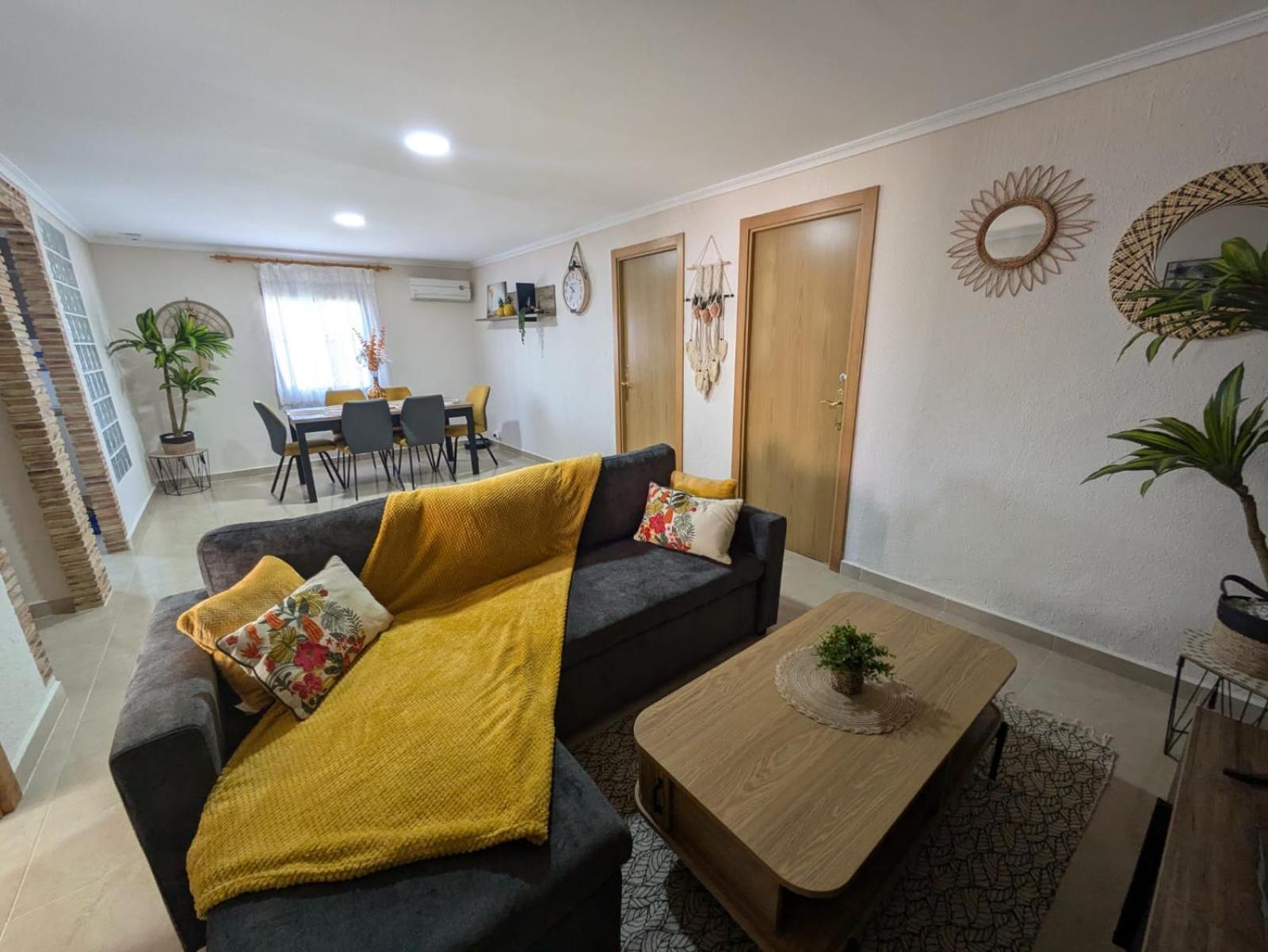 Holiday home Buen Estar, Piscina, Barbacoa, Jacuzzi En Valencia Turis